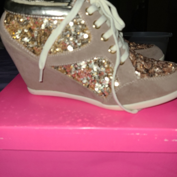 Forever 21 brand new shoes - Picture 3 of 5